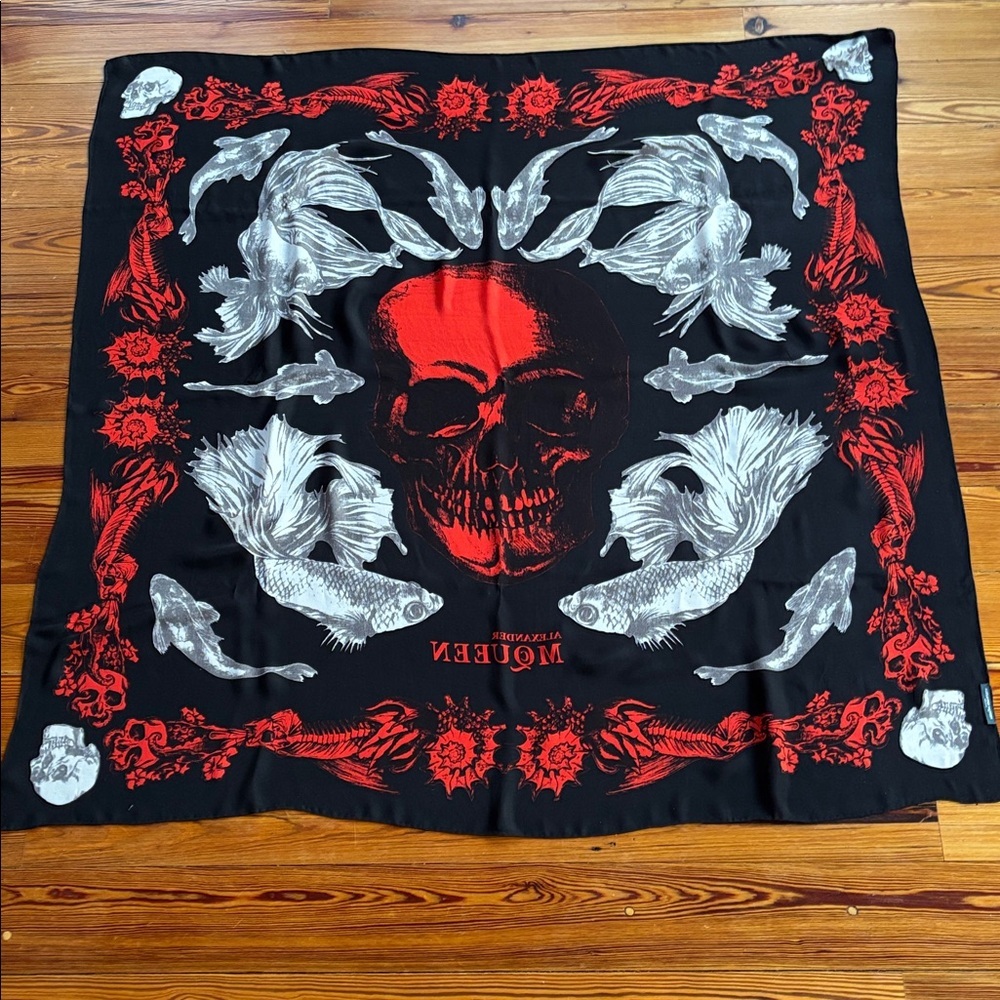 Alexander McQueen Silk Black and Gray Skull Scarf With Koi Fish 51.18 X 51.18 - Picture 12 of 12